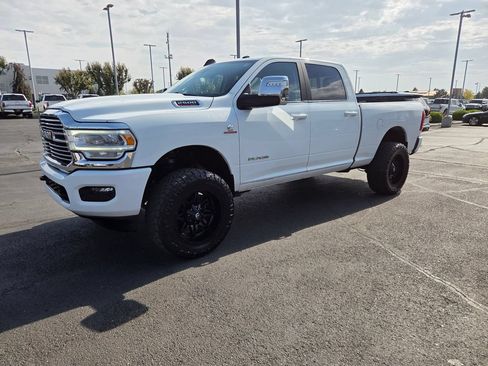 Used 2023 RAM 2500 Laramie AWD/4WD image 7