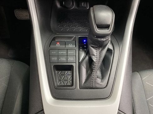 Used 2021 Toyota RAV4 XLE image 27