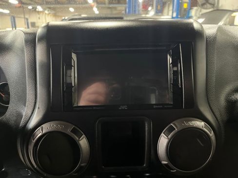 Used 2015 Jeep Wrangler Sport image 18