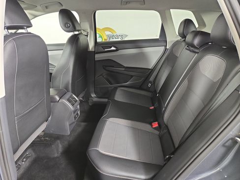 Used 2022 Volkswagen Taos SE FWD image 12