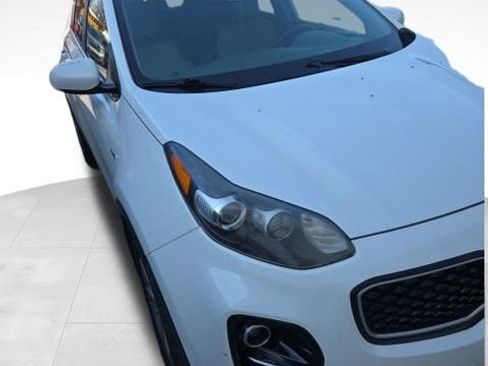 Used 2017 Kia Sportage LX image 7