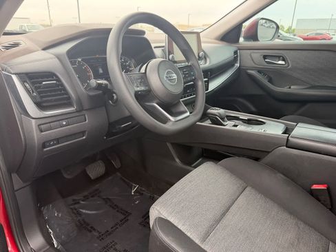 Used 2021 Nissan Rogue SV FWD image 2