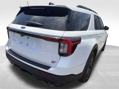 Used 2025 Ford Explorer ST AWD/4WD image 32