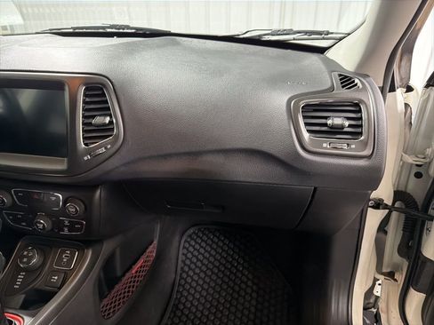 Used 2018 Jeep Compass Trailhawk w/ Leather Interior Group AWD/4WD image 23