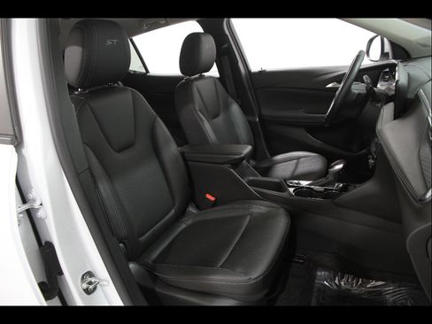 Used 2024 Buick Encore GX Sport Touring w/ Comfort Package AWD/4WD image 17