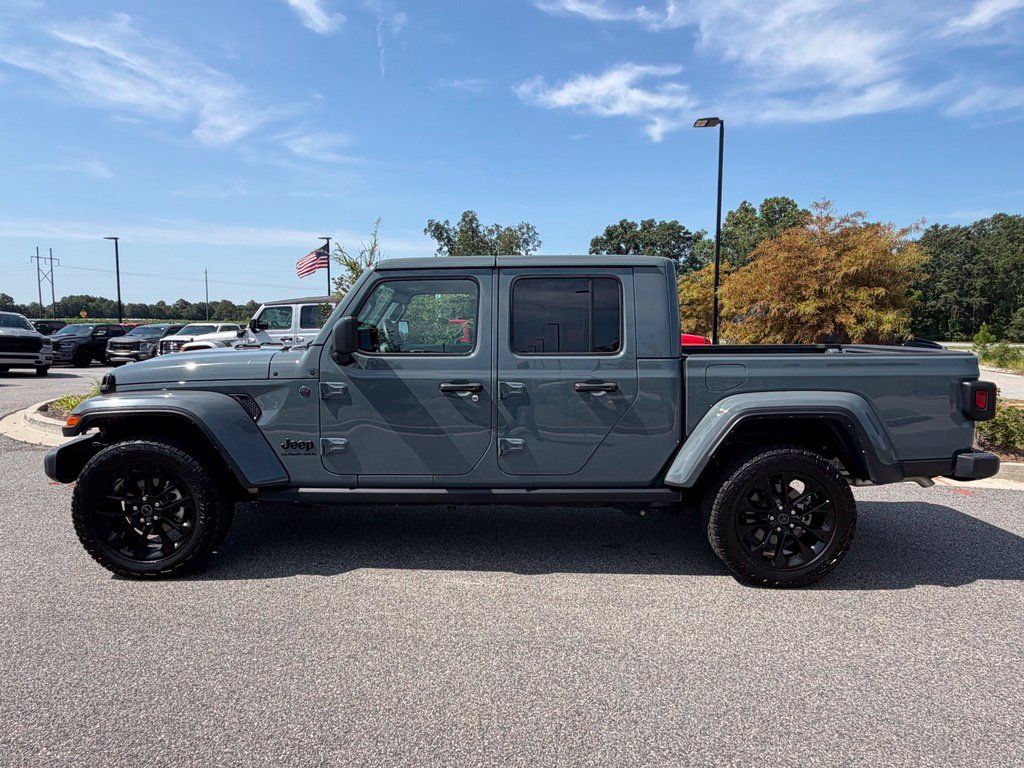 Certified 2024 Jeep Gladiator Sport AWD/4WD image 5