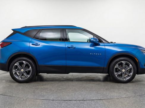 Used 2025 Chevrolet Blazer LT FWD image 11