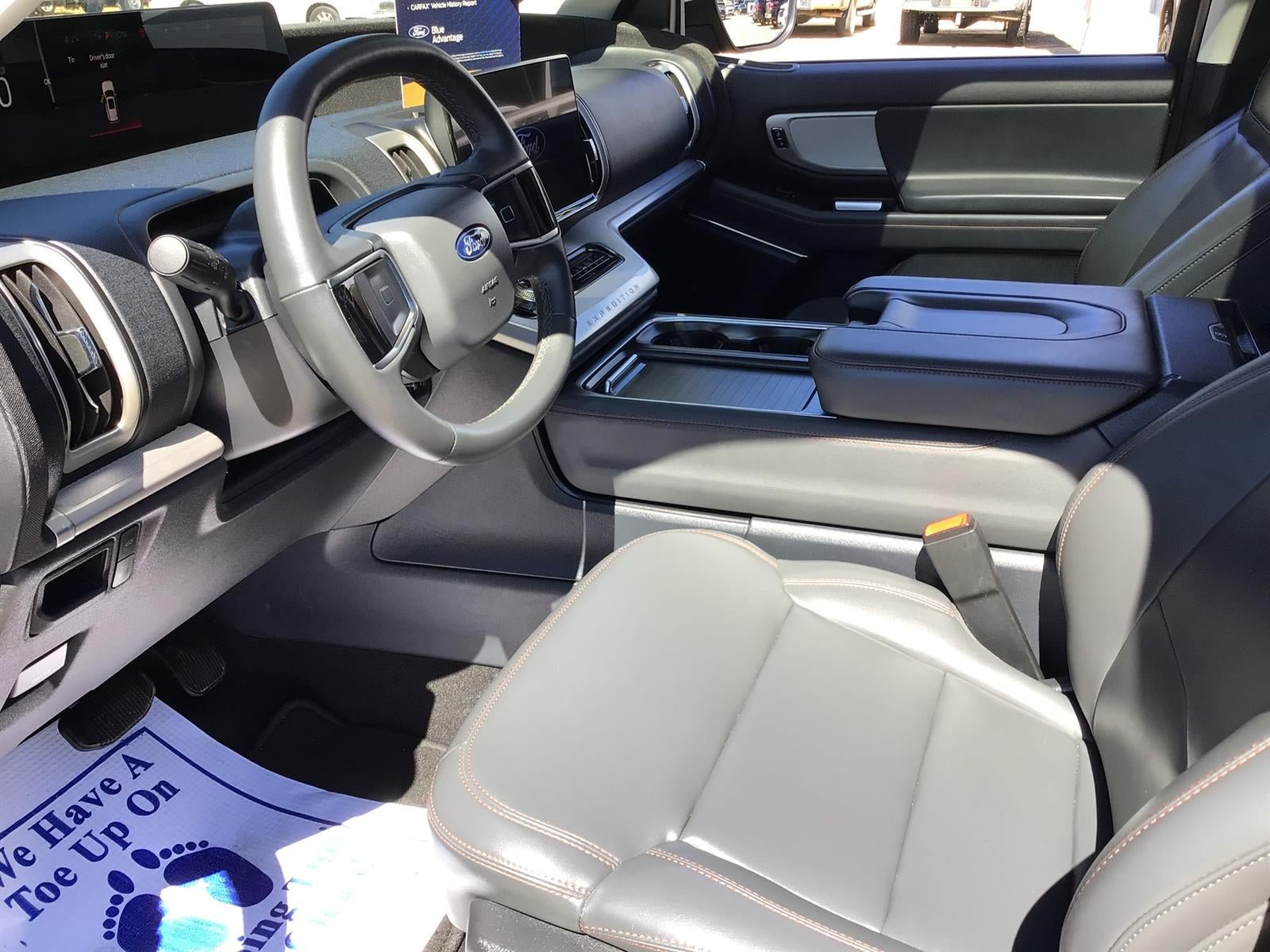 Certified 2025 Ford Expedition Active RWD image 3