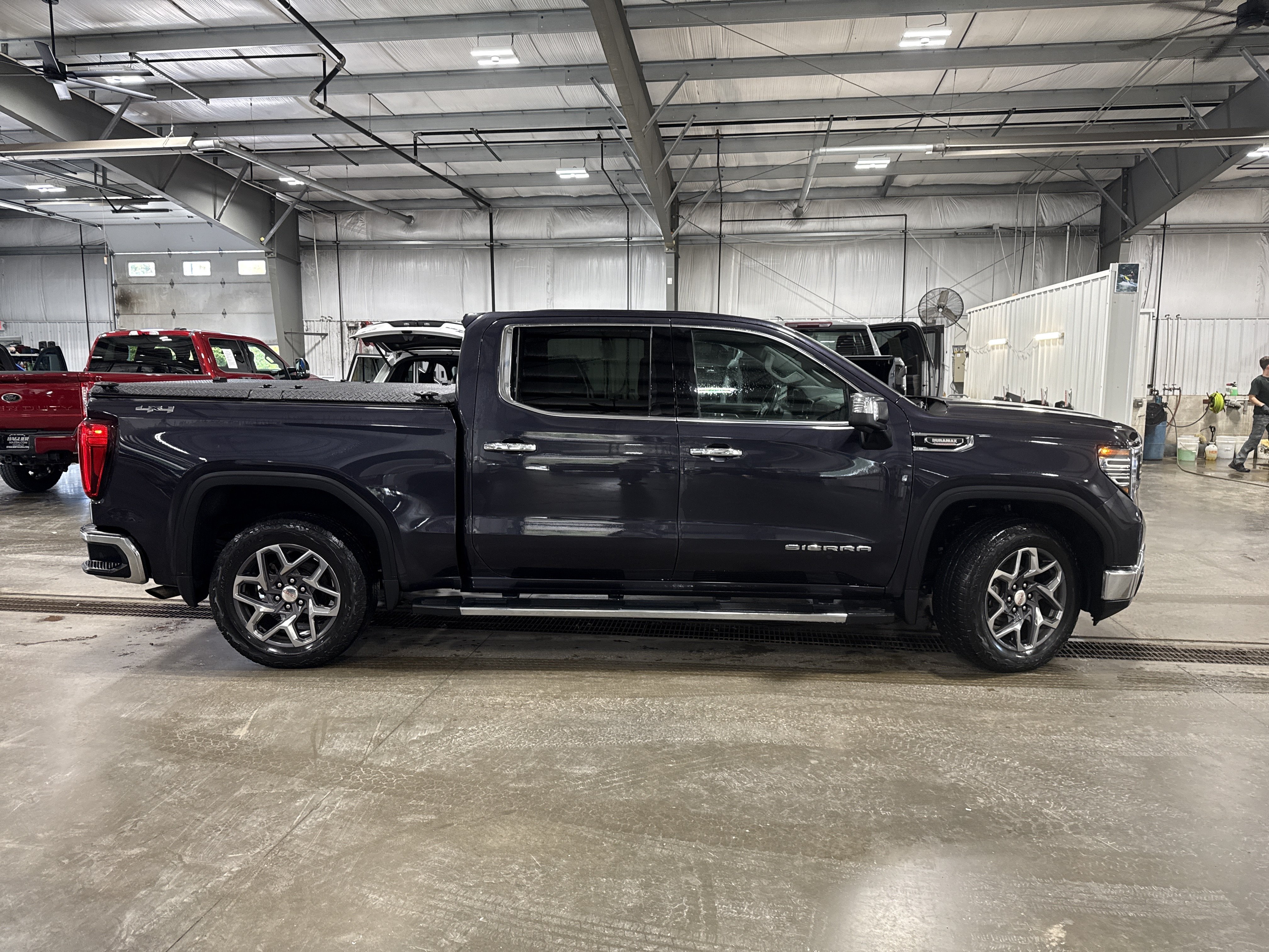 Used 2022 GMC Sierra 1500 SLT w/ SLT Premium Package AWD/4WD image 2