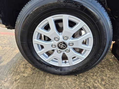 Used 2024 Toyota Tacoma SR image 5