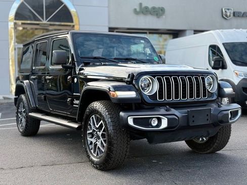 Used 2024 Jeep Wrangler Sahara w/ Technology Group image 9