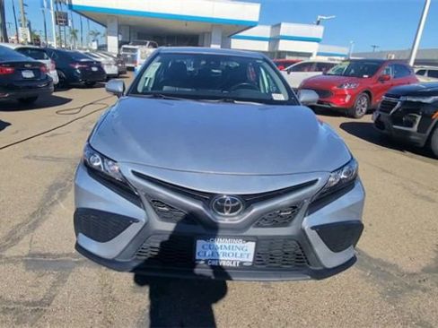 Used 2024 Toyota Camry SE image 3