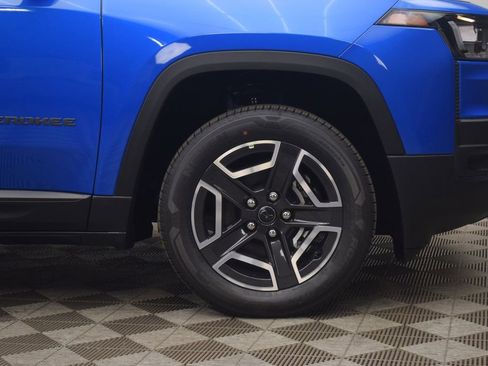 New 2026 Jeep Cherokee Laredo AWD/4WD image 7