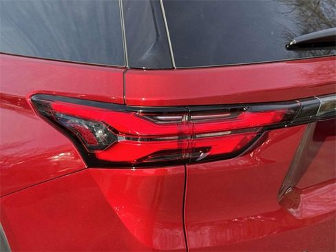 Used 2023 Chevrolet Traverse RS w/ LPO, Floor Liner Package image 9