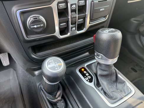 Used 2018 Jeep Wrangler Unlimited Sport S AWD/4WD image 35