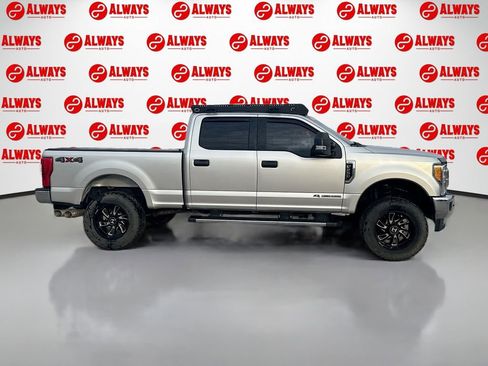 Used 2017 Ford F250 XLT image 4