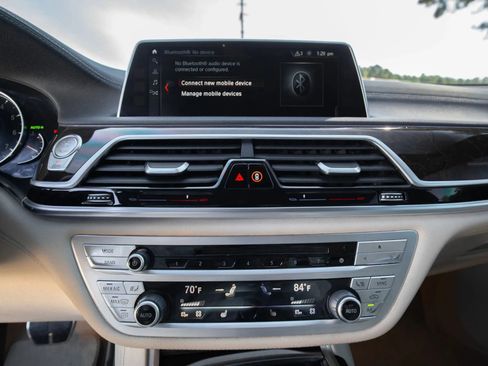 Used 2018 BMW 750i image 20