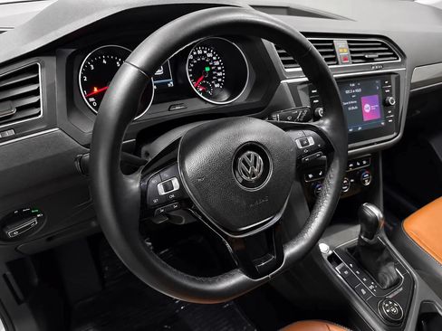 Used 2018 Volkswagen Tiguan SE w/ Panoramic Sunroof Package AWD/4WD image 10