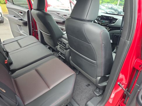 Used 2025 Honda Ridgeline Black Edition image 11