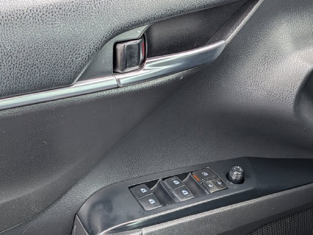 Used 2020 Toyota Camry SE FWD image 21