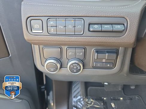 Certified 2021 GMC Yukon Denali w/ Denali Ultimate Package RWD image 24