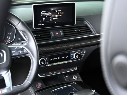 Used 2020 Audi SQ5 Prestige w/ Prestige Package image 22