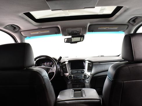 Used 2017 Chevrolet Suburban LT image 17