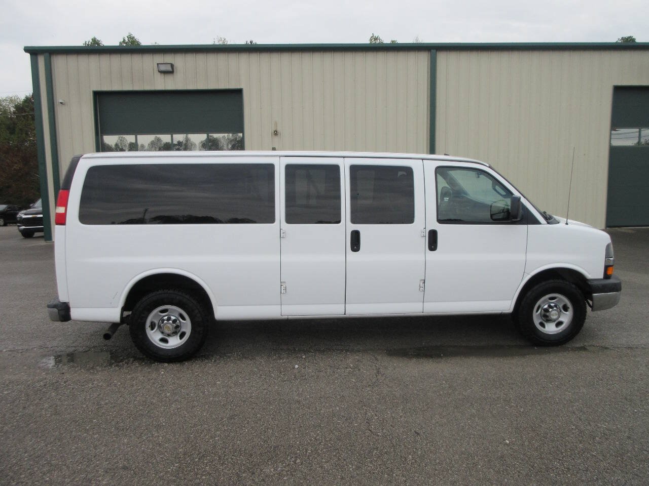 Used 2016 Chevrolet Express 3500 LT w/ LT Preferred Equipment Group RWD image 7