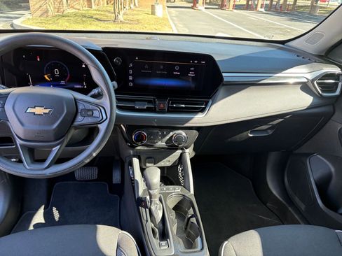 Used 2025 Chevrolet TrailBlazer LT image 28