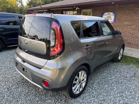 Used 2018 Kia Soul + image 5