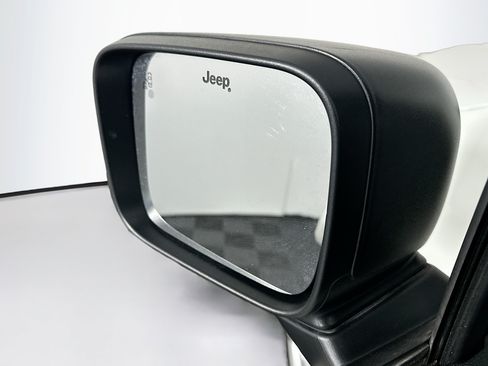 Used 2023 Jeep Renegade Latitude AWD/4WD image 16