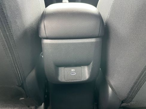 Used 2025 Nissan Versa SV FWD image 22