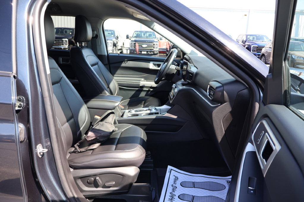 Used 2023 Ford Explorer XLT w/ Equipment Group 202A AWD/4WD image 25