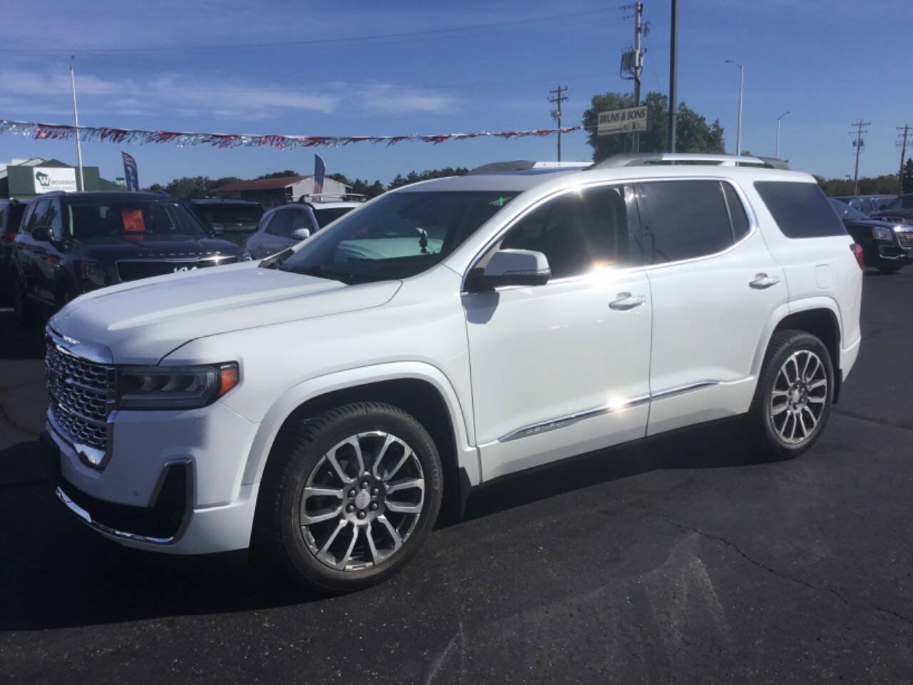 Used 2021 GMC Acadia Denali w/ Denali Ultimate Package AWD/4WD image 1