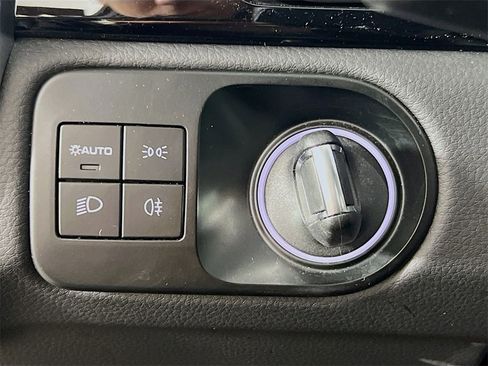 Certified 2023 Porsche Cayenne Coupe image 11