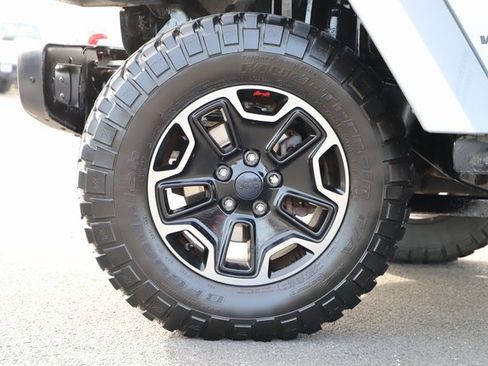 Used 2017 Jeep Wrangler Unlimited Rubicon image 2