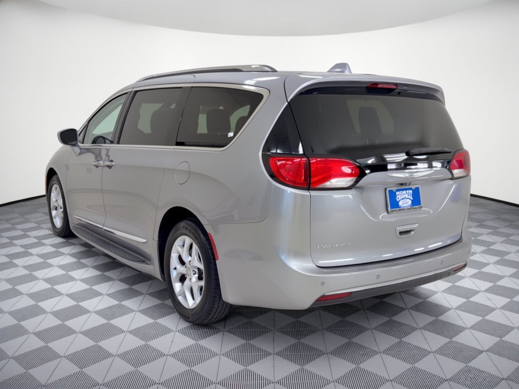 Used 2017 Chrysler Pacifica Touring-L Plus w/ Tire & Wheel Group FWD image 3