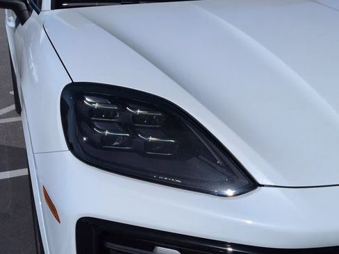 Certified 2026 Porsche Cayenne Coupe AWD/4WD image 13
