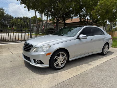 Used 2010 Mercedes-Benz E 550 Sedan w/ Premium 1 Pkg image 1