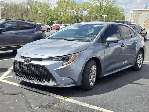 Used 2020 Toyota Corolla LE image 3