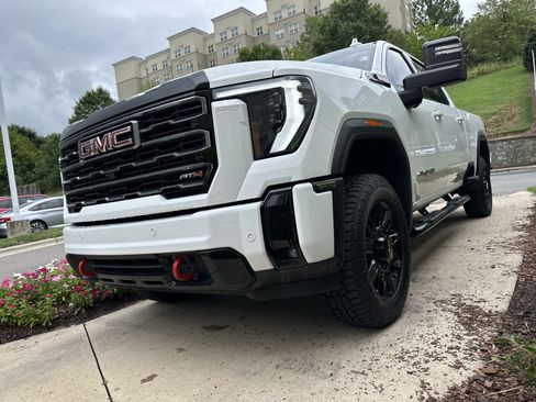 Used 2025 GMC Sierra 2500 AT4 AWD/4WD image 11