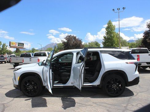 Used 2026 Chevrolet Traverse RS w/ LPO, Floor Liner Package AWD/4WD image 8