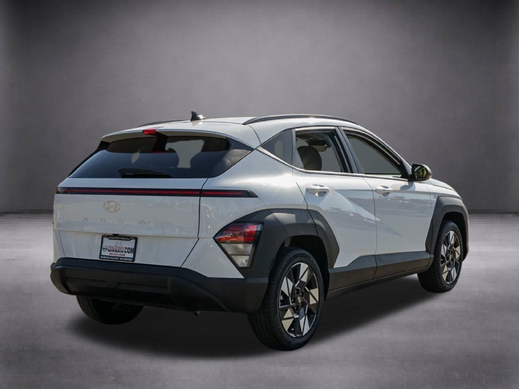 Used 2025 Hyundai Kona SEL FWD image 4