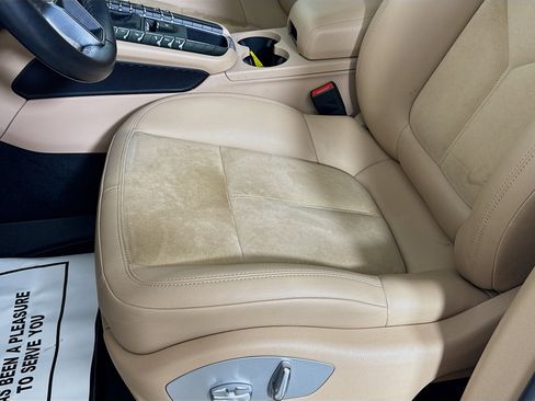 Certified 2021 Porsche Macan image 13