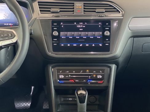 Certified 2023 Volkswagen Tiguan SE FWD image 23