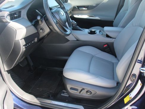 Certified 2023 Toyota Venza Limited AWD/4WD image 11