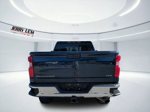 Used 2020 Chevrolet Silverado 2500 LTZ w/ LTZ Premium Package AWD/4WD image 5