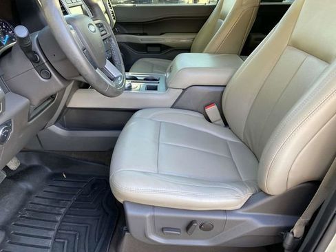 Used 2021 Ford Expedition XLT image 19