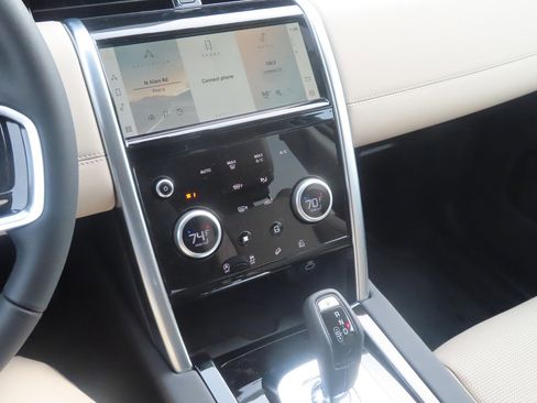 Used 2023 Land Rover Discovery Sport S image 18