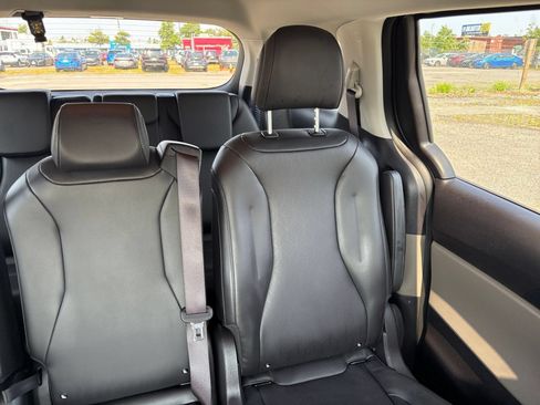 Used 2026 Kia Carnival FWD image 36